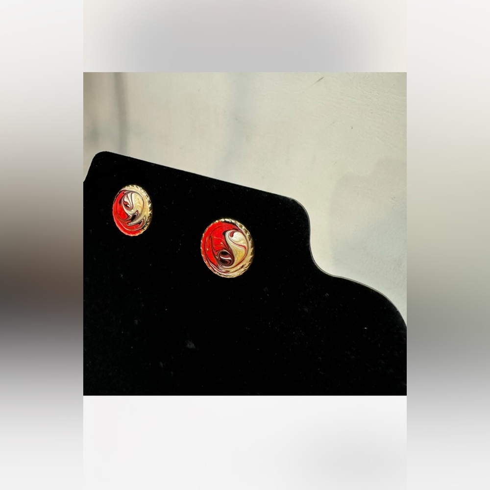 Vintage Elegant effortless quiet luxury Red and faux Gold Earrings posts